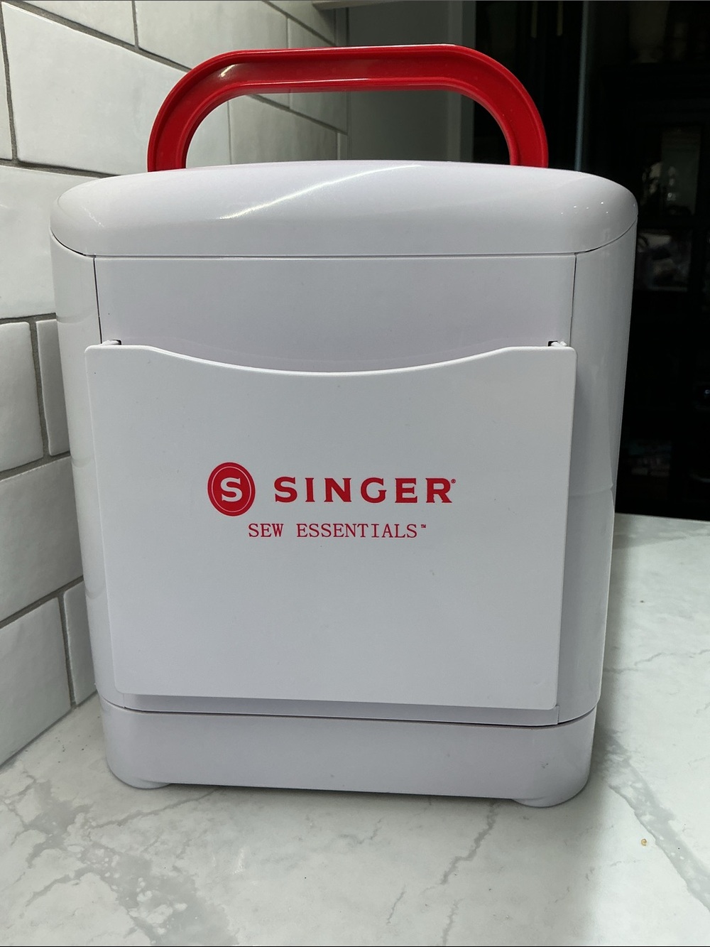 SINGER SEW ESSENTIALS Sewing caddy | 10"H x 8"W